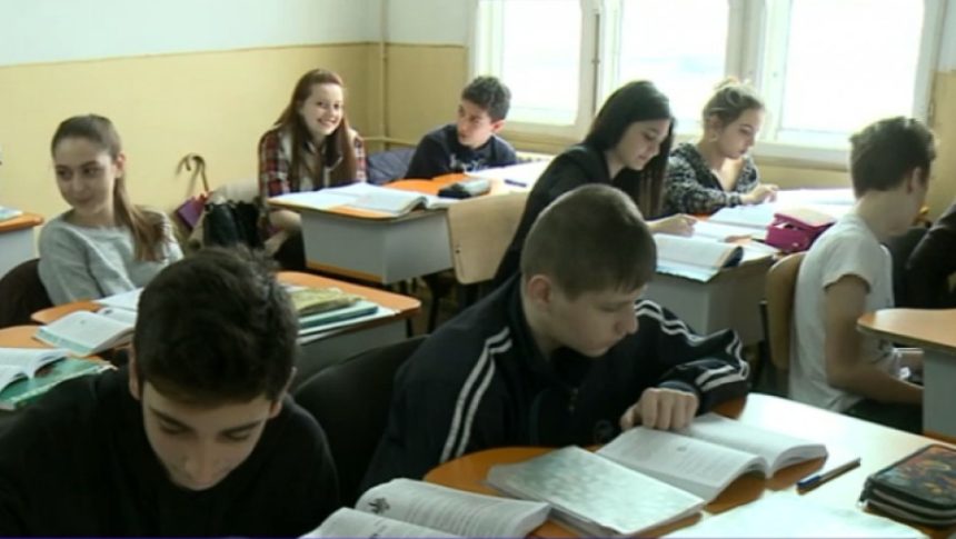 Bursa de prezență amenință alocațiile copiilor - cine rămâne fără bani și cine va câștiga mai mult „Bursa de prezență”, un proiect de lege controversat care ar putea modifica alocațiile copiilor. Cine pierde și cine primește mai mult