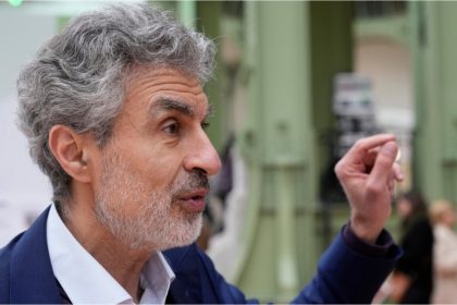 „Nașul inteligenței artificiale” spune că reglementarea AI se apropie de un punct de cotitură similar cu cel al pandemiei de COVID