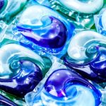 Cât de sigur este plasticul din capsulele de spălat vase. Ce trebuie să știi înainte de a-l folosi