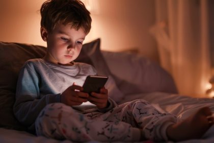 La ce vârstă ar trebui să primească un copil primul smartphone