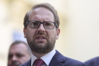 Fritz respinge speculațiile că el i-a zis președintelui „România e problema ta, cu partidul e problema mea”. Cine a sugerat acuzația
