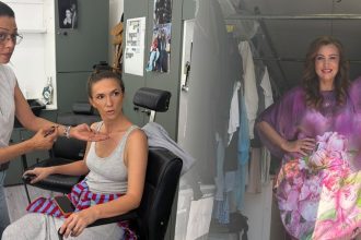 Cu cine lasă Adela Popescu copiii cât este la filmările pentru „Fără Urmă”? „Am pe cineva care mă ajută”. Am fost în culisele serialului, difuzat la Pro TV!