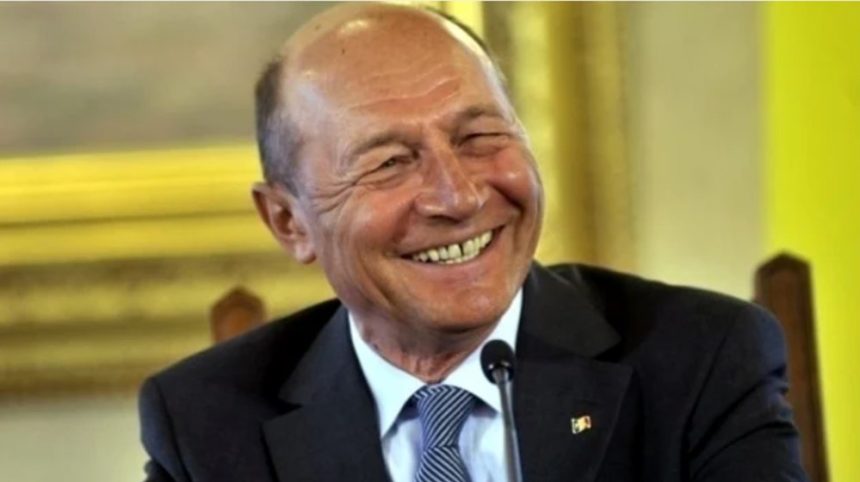 Băsescu reaprinde războiul cu Kelemen Hunor: îl acuză că l-a lingușit pe Orban și acum își caută un nou stăpân Băsescu continuă războiul cu Kelemen Hunor: „El l-a lins pe Orban. Acum, neavând ce linge, își caută stăpân aici”