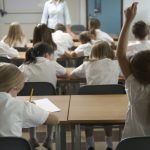 Paradoxul uniformelor școlare: obligatorii, însă doar pe hârtie. Ce spun elevii, părinții și profesorii despre proiectul controversat