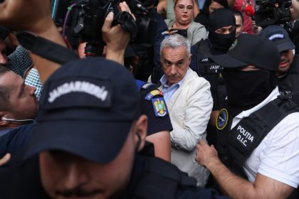 Călin Georgescu a fost reținut și dus în arest. Anunțul oficial al DIICOT. Ce documente au ridicat procurorii la percheziții
