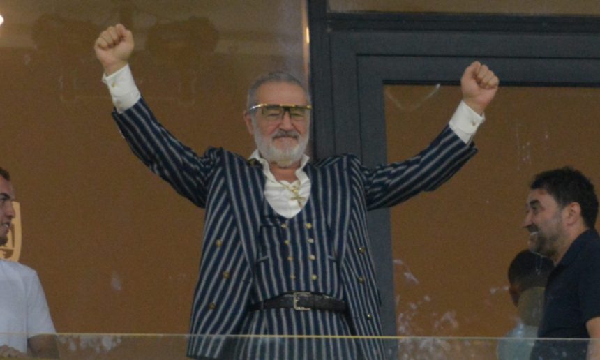Gigi Becali anunță transferuri de milioane la FCSB: 500% garantat - Reghecampf i-a răspuns deja Gigi Becali a anunțat transferuri de milioane de euro la FCSB: ”500%”. Reghecampf i-a dat deja răspunsul