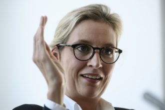Putin și extrema dreaptă germană, vase comunicante? Cum victoria unuia îl ajută pe celălalt