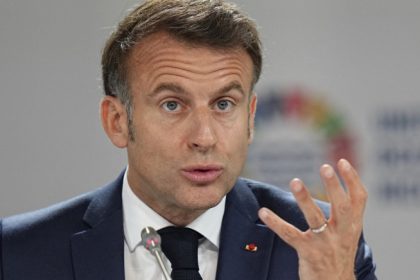 Emmanuel Macron trimite „mijloace militare” în Arabia Saudită, pe fondul crizei carburanților: „Situația este gravă”