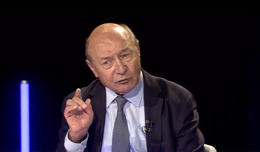 Băsescu îi desființează pe criticii lui Siegfried Mureșan: Cum să pui un premier care o să înceapă iar cu statul de drept? Traian Băsescu, reacție ironică la criticii lui Siegfried Mureșan: „Cum să pui un premier care o să înceapă iar cu statul de drept?”