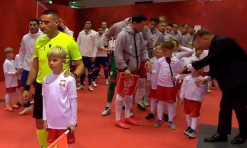 Incident rușinos în grupa României: Robert Lewandowski în centrul scandalului Momentul ”rușinos” din grupa României ”face înconjurul lumii”: Robert Lewandowski, în prim-plan