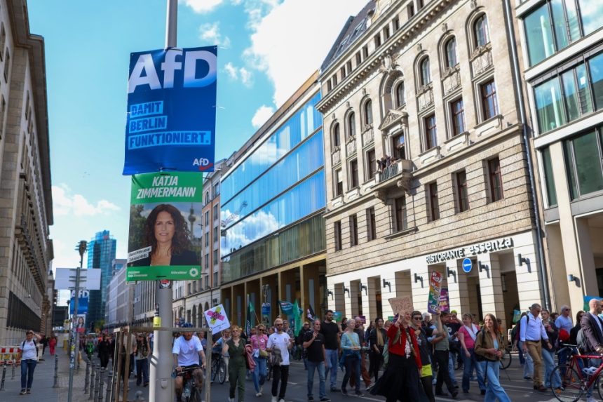 Secretele NATO în pericol: Berlinul caută urgent soluție în fața riscului unui guvern AfD Un guvern AfD ar putea primi acces la secrete NATO. Berlinul caută o soluție pentru a proteja informațiile sensibile