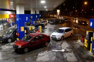 Prețurile carburanților marți, 29 septembrie. Unde mai găsesc șoferii benzină sub 10 lei pe litru