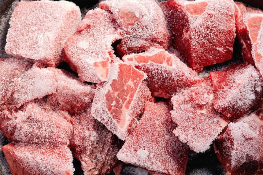 Nu mai pune carnea dezghețată direct în congelator! În ce situație este, de fapt, sigur să o recongelezi Nu mai pune carnea dezghețată direct în congelator! În ce situație este, de fapt, sigur să o recongelezi