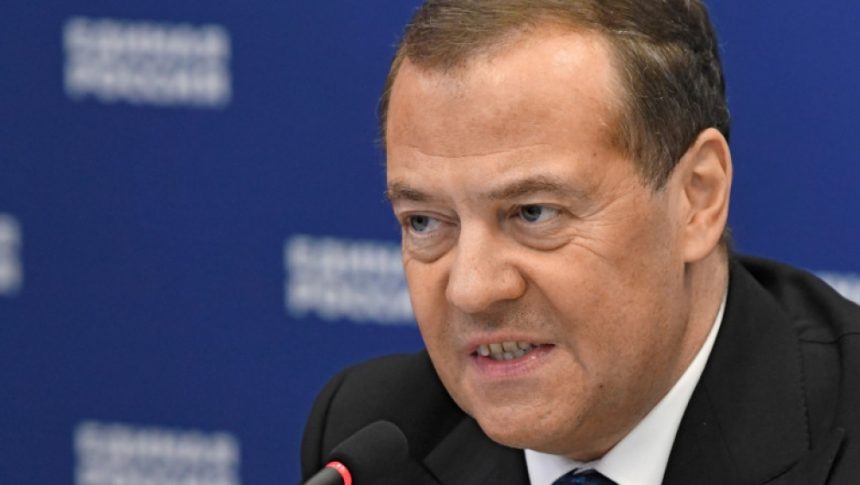 Medvedev avertizează: o altă țară riscă aceeași soartă ca Ucraina, cel mai rău lucru care i se poate întâmpla Medvedev amenință încă o țară „cu aceeași soartă ca a Ucrainei”: „E cel mai rău lucru care i se poate întâmpla”