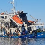 Au fost reluate căutările marinarului dispărut după atacul cu drone asupra navei scufundate în Marea Neagră
