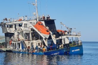 Au fost reluate căutările marinarului dispărut după atacul cu drone asupra navei scufundate în Marea Neagră