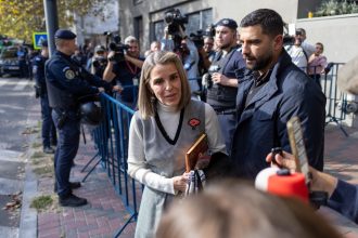 Noi percheziții informatice în dosarul lui Călin Georgescu. Soția lui, Cristela, a ajuns din nou la DIICOT