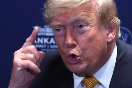 Trump îi declară „dușmani ai Casei Albe” pe cei care folosesc termenul „inteligență artificială” în loc de „superinteligență”