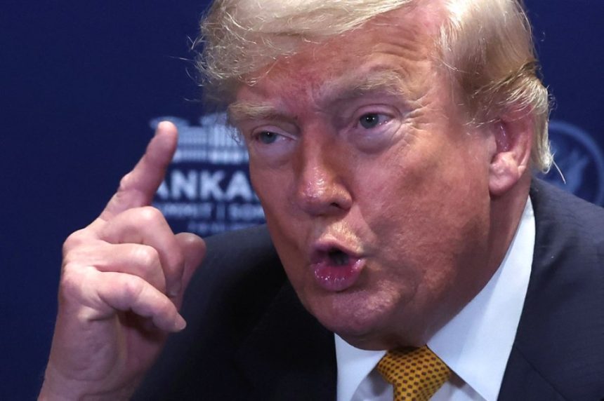 Trump amenință să-i declare dușmani ai Casei Albe pe cei care spun inteligență artificială în loc de superinteligență Trump îi declară „dușmani ai Casei Albe” pe cei care folosesc termenul „inteligență artificială” în loc de „superinteligență”