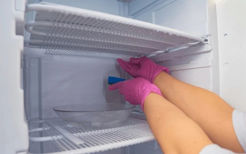 Când trebuie dezghețat frigiderul clasic sau No Frost: semne că e urgent și pașii de urmat La cât timp trebuie dezghețat frigiderul clasic și cel „no frost”. Află care sunt semnele și cum să pricedezi corect