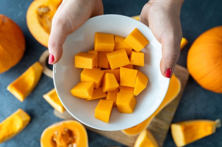 5 fructe de toamnă pline de fibre care îți pot transforma sănătatea: de ce nutriționiștii spun că nu pot lipsi din alimentație 5 fructe de toamnă bogate în fibre, recomandate de nutriționiști. De ce nu ar trebui să lipsească din alimentație