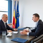Ivan nu vede reformele lui Bolojan, dincolo de a da afară 2 şoferi de buldoexcavatoare pe la nişte primării şi 3 ospătari de la Guvern