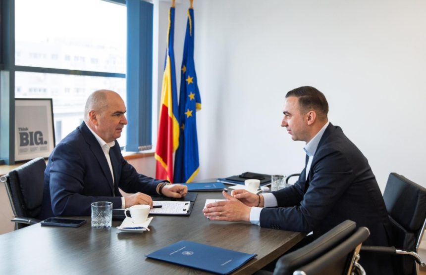 Ivan denunță reforme de fațadă la Bolojan: doar 2 şoferi de buldoexcavatoare şi 3 ospătari concediaţi Ivan nu vede reformele lui Bolojan, dincolo de a da afară 2 şoferi de buldoexcavatoare pe la nişte primării şi 3 ospătari de la Guvern