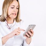 Psihologie cu ChatGPT. Riscurile „terapiei” cu inteligență artificială
