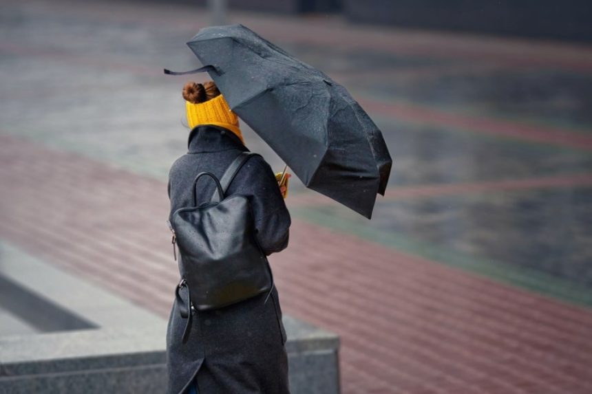 Alertă meteo: Vreme brusc rece și rafale de până la 70 km/h amenință mai multe județe Vreme rece și cod galben de vânt puternic în mai multe județe ale țării. Vor fi rafale de până la 70 km/h
