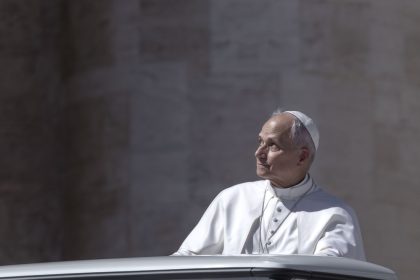 Operația papei Leon a decurs bine și conform așteptărilor, anunță Vaticanul. Cât va dura recuperarea suveranului pontif