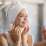 Cremă de noapte, preparată acasă, pentru pielea uscată. Rețeta simplă care o să te ajute să ai un ten mai catifelat până dimineața