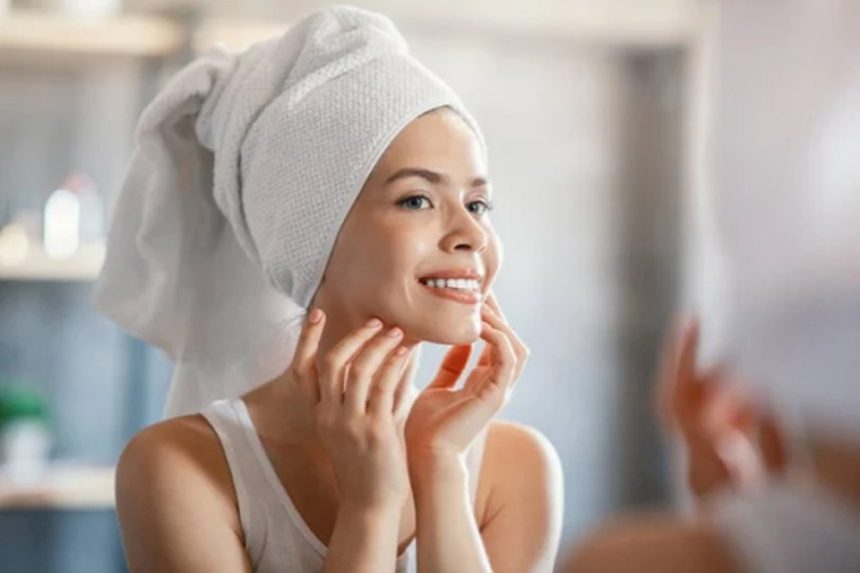 Scapă de tenul uscat: crema de noapte făcută acasă care te trezește cu pielea catifelată Cremă de noapte, preparată acasă, pentru pielea uscată. Rețeta simplă care o să te ajute să ai un ten mai catifelat până dimineața