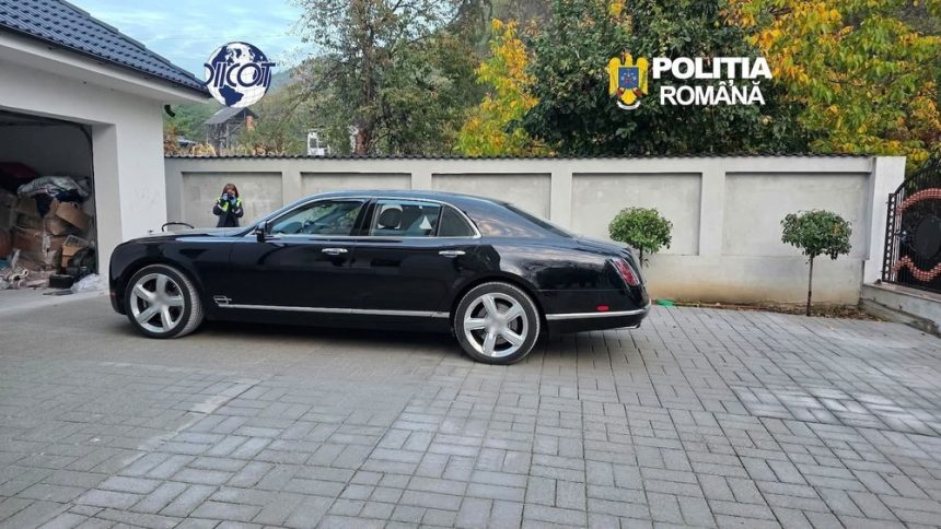 Lux pe banii furați din SUA: rețea de români care cumpăra case, mașini de lux și bijuterii, destructurată de DIICOT și FBI Furau din SUA și cumpărau în România case, mașini de lux și bijuterii. Cum acționa rețeau de români destructurată de DIICOT și FBI