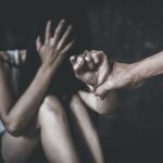 „Dacă nu bați o femeie, nu ești cu adevărat bărbat”. Pedeapsa primită de un influencer pentru incitare la violență
