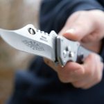 Atac cu cuţitul într-un azil de bătrâni din Germania, soldat cu un mort şi doi răniţi