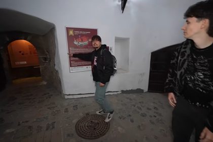 Noapte de groază la Castelul Corvinilor! Doi youtuberi americani, singuri în fortăreață. Ce au încercat să descopere