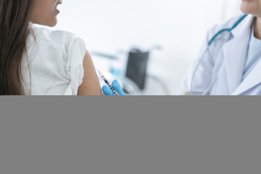 De ce întârzie livrările de vaccinuri antigripale și când vor ajunge în farmacii. Explicațiile șefului Agenției Medicamentului