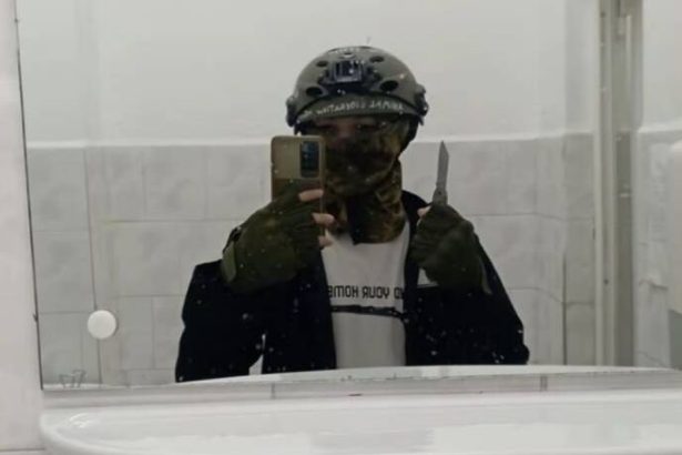 Atac la o școală din Bistrița: o profesoară și un elev, răniți. Prima imagine cu presupusul atacator și mesajul publicat pe TikTok