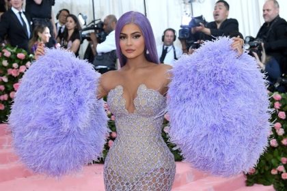 Kylie Jenner, apariție spectaculoasă la Victoria’s Secret Fashion Show 2026. A purtat un sutien de 50 de milioane de dolari. Fanii au contestat alegerea. „Deci acum lasă pe oricine să-l poarte?”
