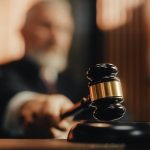 Ajutor juridic și fără proces: sprijinul puțin folosit de persoanele cu venituri mici
