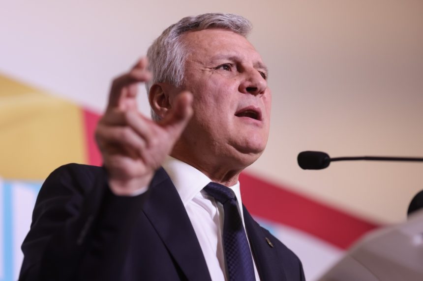 Scandal la Ministerul Economiei: sume uriașe rămase necheltuite - investiții și turism cu execuție sub 25% Sume uriașe necheltuite la Ministerul Economiei, potrivit lui Daniel Zamfir: execuție bugetară sub 25% la investiții și turism