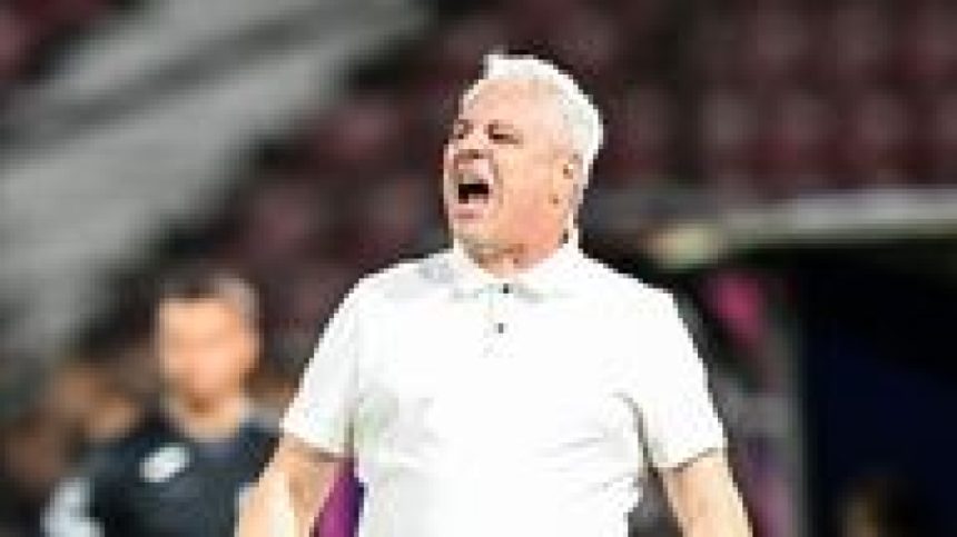 Scandal total: Șumudică n-a mai suportat, a scos echipa de pe teren cu U Cluj și susține că Chipciu l-a felicitat Marius Șumudică n-a mai suportat! Tiradă la interviu, după ce a scos echipa de pe teren cu ”U” Cluj: ”Chipciu m-a felicitat”