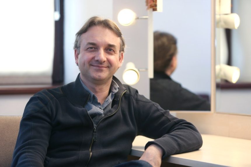 Scandal uriaș la TNB: Felix Alexa numit regizor în plin val de acuzații de hărțuire și agresiuni sexuale Scandal la TNB! Felix Alexa, angajat oficial ca regizor, deși mai multe femei îl acuză de hărțuire și agresiuni sexuale